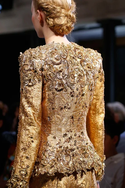 Look 80